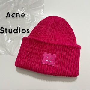 Acne Studio beanie dark fuchsia pink